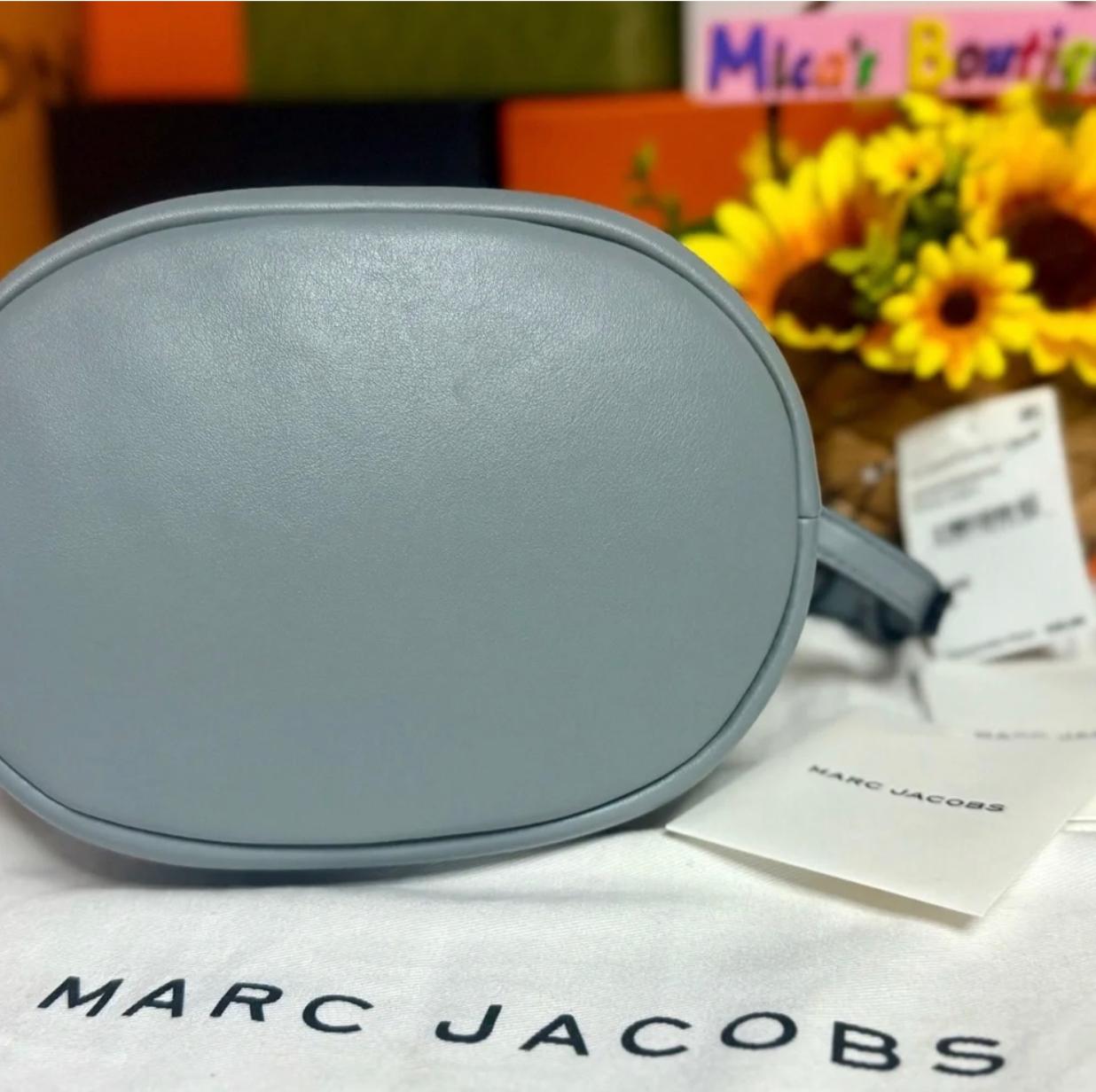 MARC JACOBS Gray Bucket Crossbody Bag with Chain Detail ~2in1 - Image 4